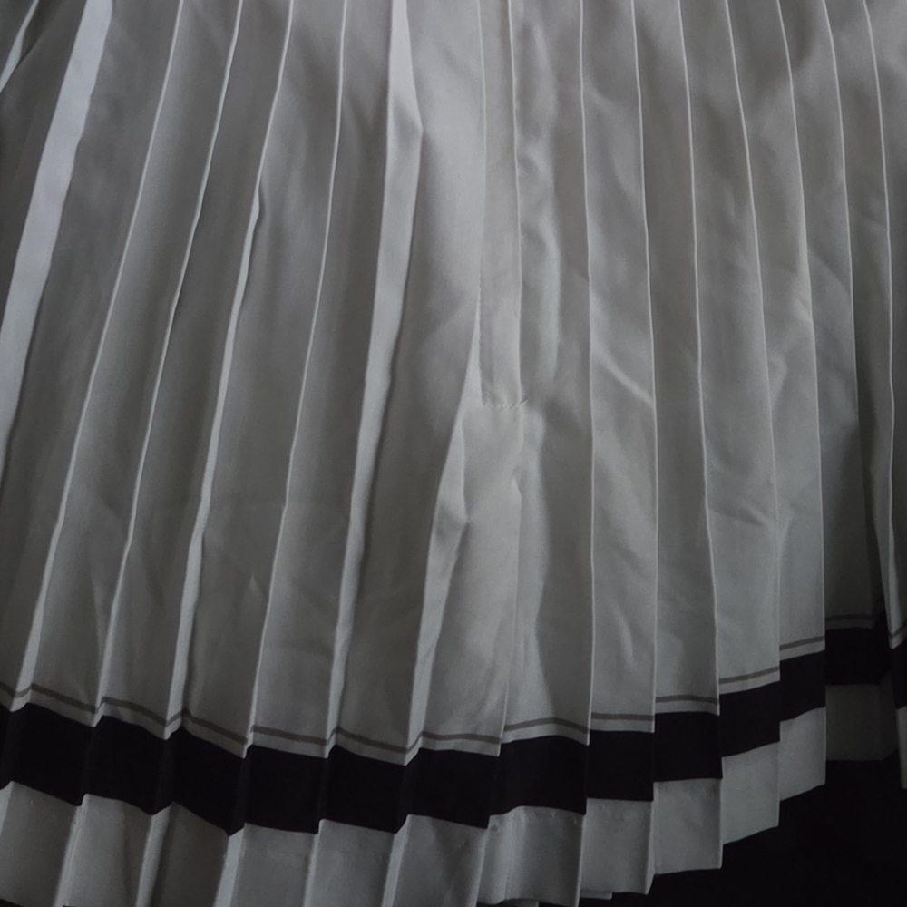 Nike Vintage Black and White Pleated Skirt